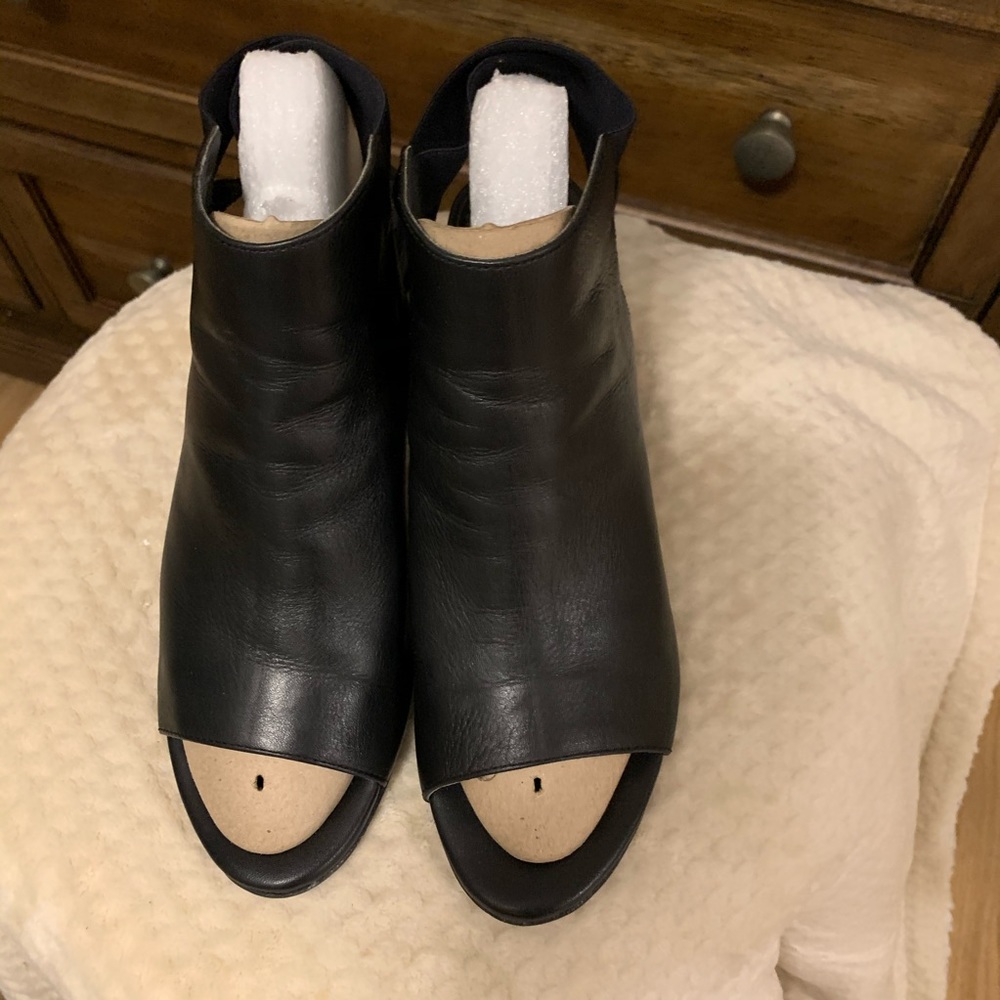 Kenneth Cole Block Heels.